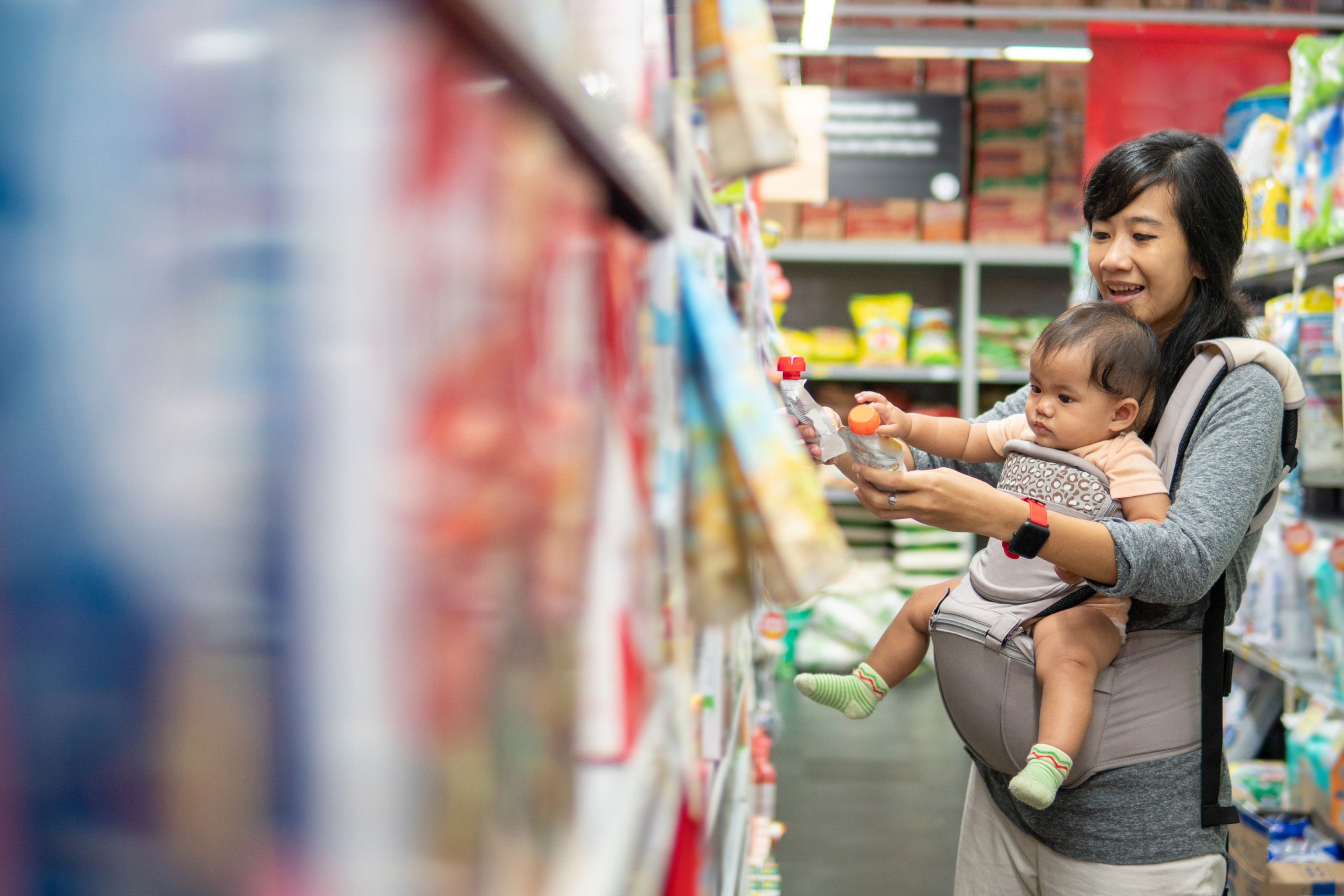 Man grocery shopping with his daughter